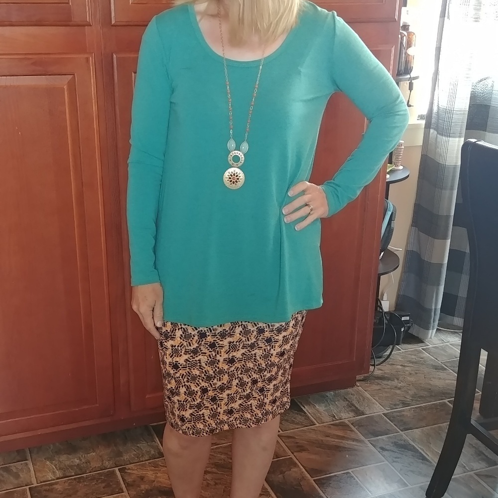 LuLaRoe Lynnae Shirt